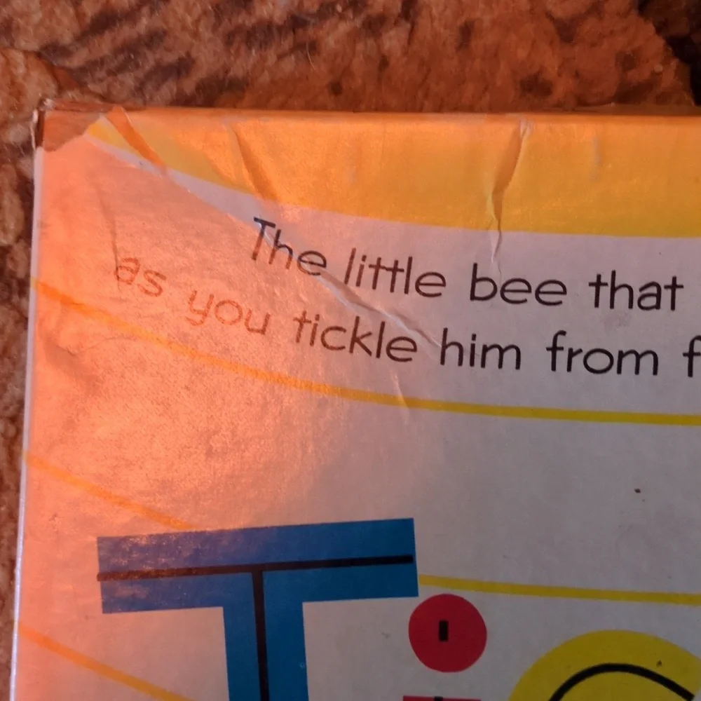 1956 Vintage Tickle Bee Game - Yellow Bee Family Board Game - Picture 5 of 5